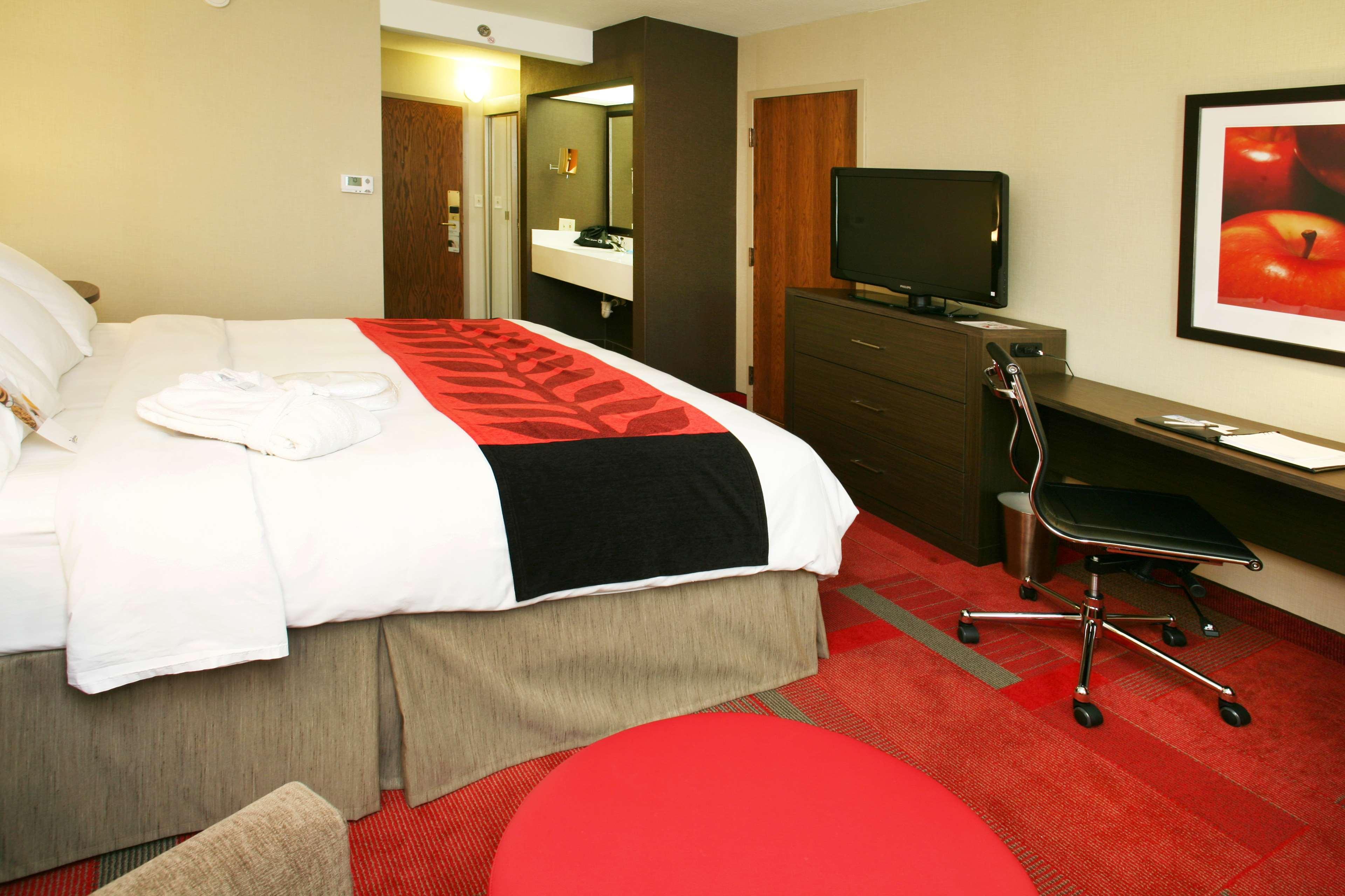 Radisson Hotel Мадисон Номер фото